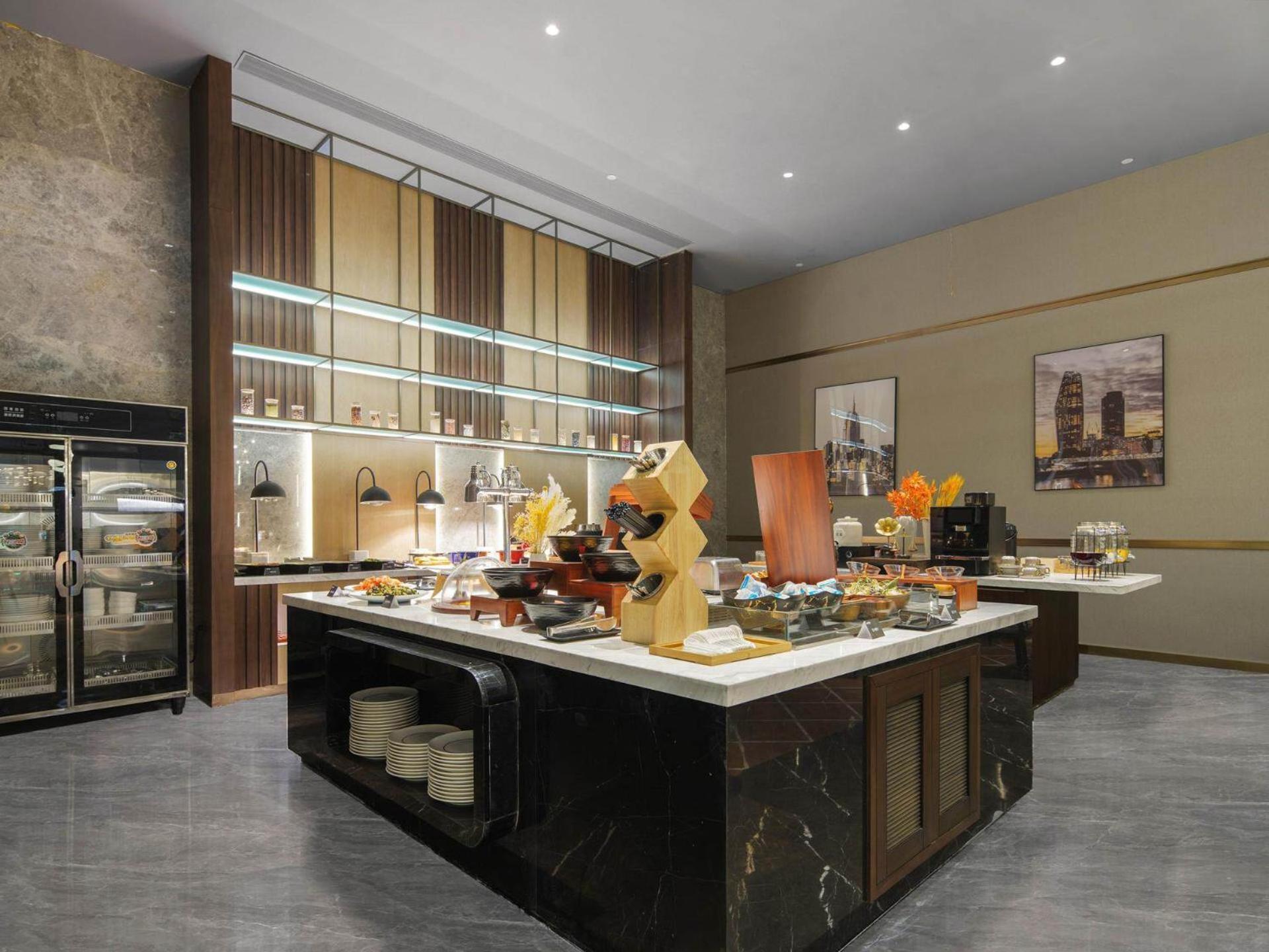 Park Inn By Radisson Nanchong Yilong Star City Plaza Exteriör bild